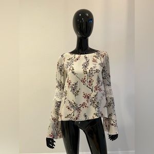 Beautiful blouse. Luxury top. Half Backless size 1